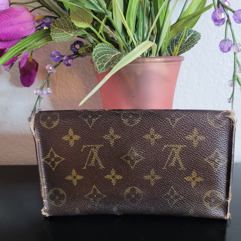 Louis Vuitton Monogram Canvas Wallet 💥 - Picture 2 of 4